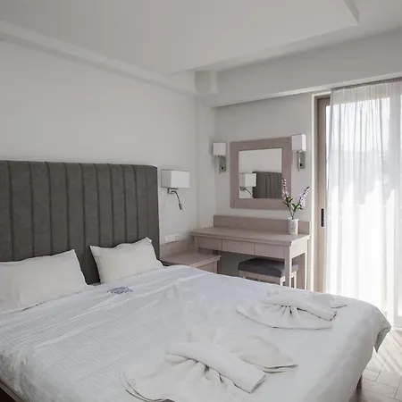 Eleonora Aparthotel 3*